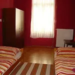 Boomerang Hostel *