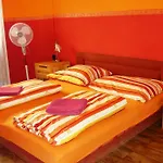 Boomerang Hostel