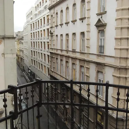 Boomerang בודפשט